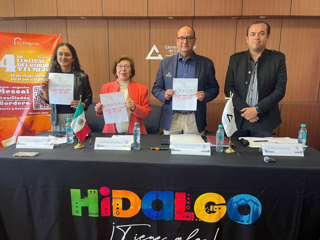 Representantes de Canaco Pachuca y del sector turístico presentan “La Gran Escapada 2026” durante una conferencia de prensa realizada en Hidalgo para promover el turismo interno rumbo al Mundial y la temporada vacacional de verano.