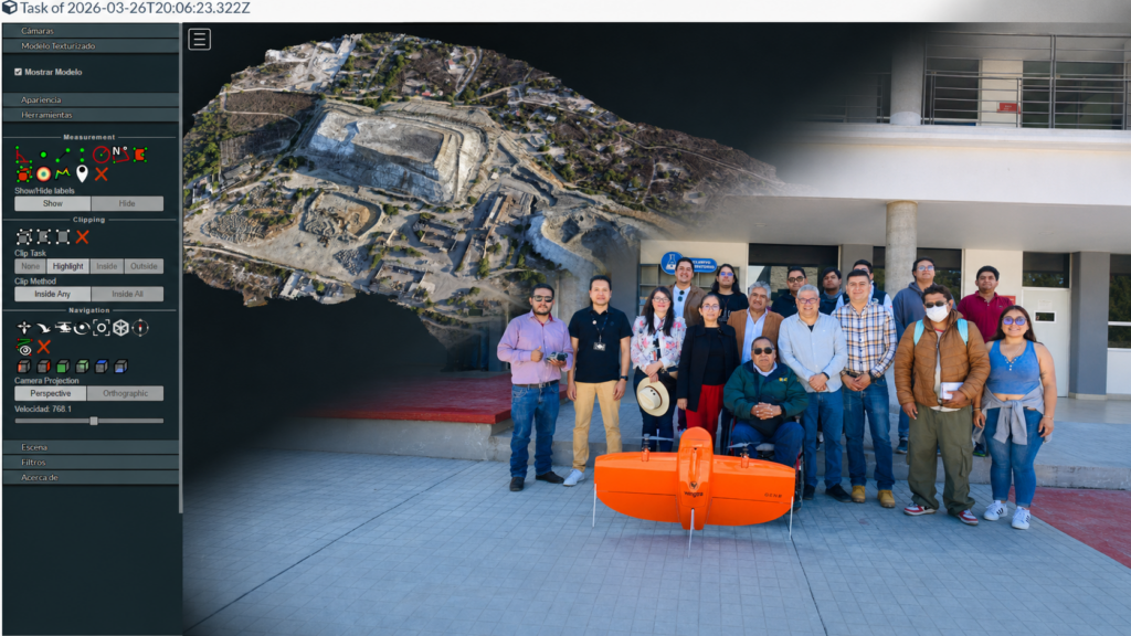 Equipo de investigación posa con un dron frente a un modelo tridimensional utilizado para analizar depósitos de jales mineros en Zimapán.