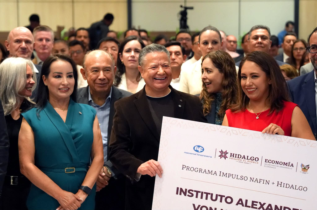 Julio Menchaca realizó la entrega simbólica de créditos del programa Impulso Nafin + Hidalgo 2026-2027 a empresas beneficiarias, entre ellas el Instituto Alexander von Humbold