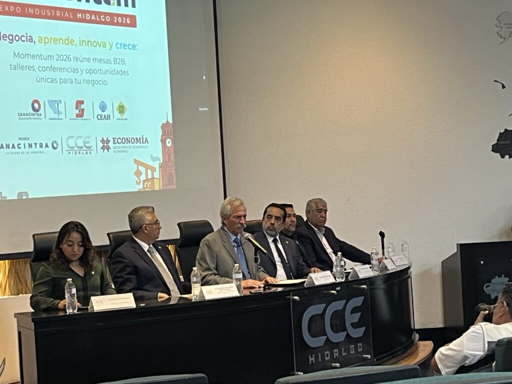 Integrantes del Consejo Coordinador Empresarial del Estado de Hidalgo ofrecen una conferencia de prensa para anunciar Momentum 2026 Expo Industrial Hidalgo, evento enfocado en fortalecer la proveeduría local y atraer inversiones.