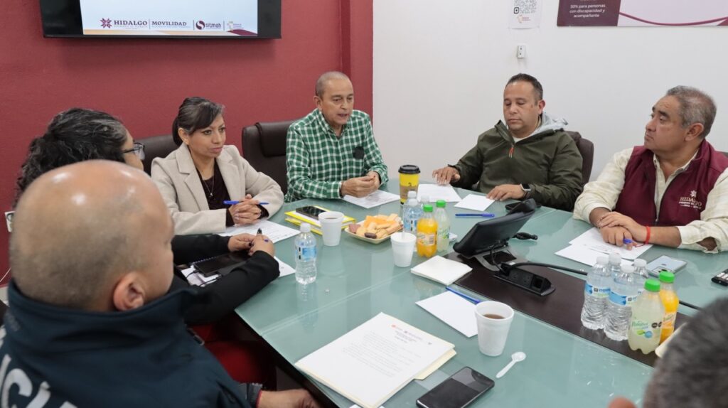 Representantes de Semot, Sitmah y autoridades municipales participan en una reunión de coordinación sobre movilidad metropolitana.