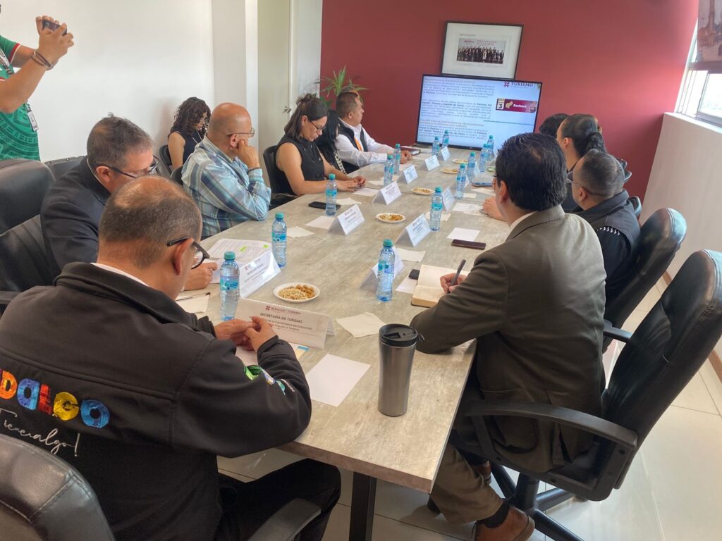 Representantes de los sectores público, privado, académico y social participan en la Segunda Sesión Ordinaria del Subcomité Sectorial de Impulso al Turismo, donde la Secretaría de Turismo de Hidalgo presentó los avances del Programa Sectorial de Desarrollo Turístico Sostenible 2022-2028 y los indicadores del primer trimestre de 2026.