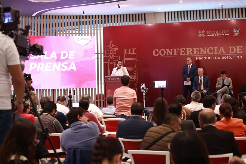 Óscar Javier González Hernández, secretario del Trabajo y Previsión Social de Hidalgo, participa en la conferencia de prensa del Gobierno estatal para presentar avances en empleo y emitir una alerta sobre falsas ofertas laborales.