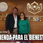 Miguel Ángel Tello Vargas y Jabnely Maldonado durante una reunión sobre el Programa de Vivienda para el Bienestar.