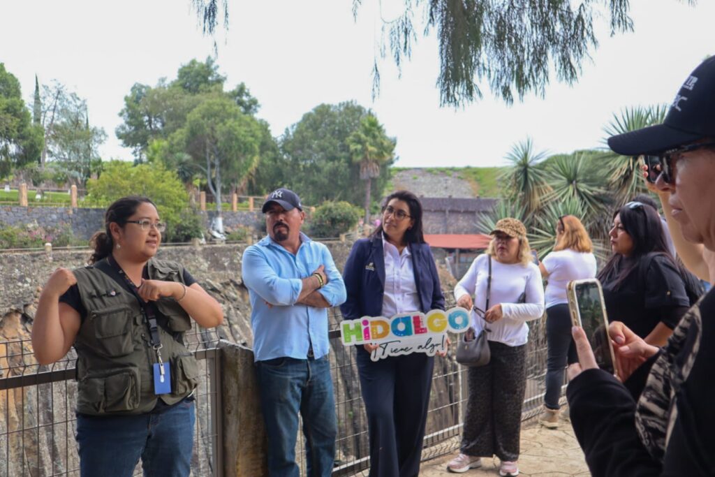 Agentes de viajes recorren un destino de naturaleza en Hidalgo durante el Fam Trip organizado para promover la oferta turística estatal.