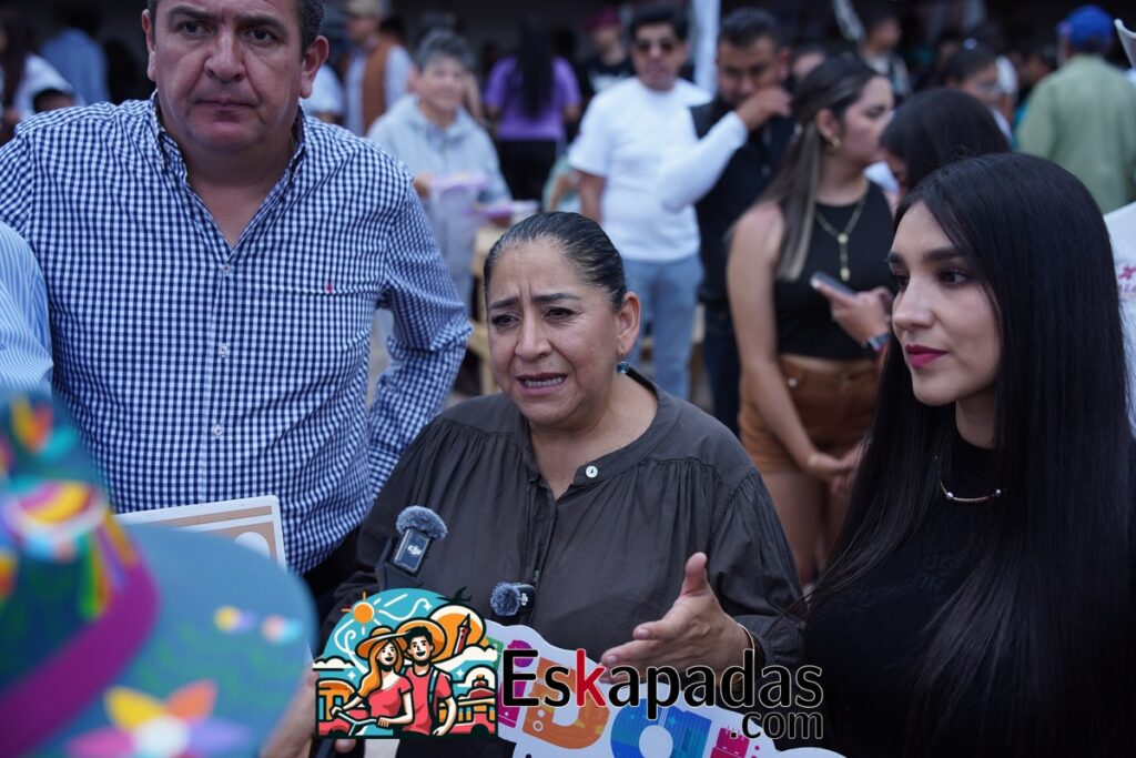 Elizabeth Quintanar Gómez, secretaria de Turismo de Hidalgo, durante una entrevista con Eskapadas en el festival Sabor a Hidalgo.