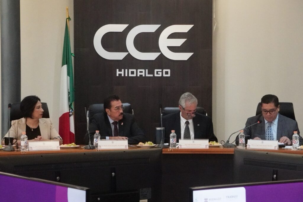 Autoridades laborales y representantes empresariales participan en la Primera Sesión Extraordinaria del Patronato del Icathi en las instalaciones del CCE Hidalgo.