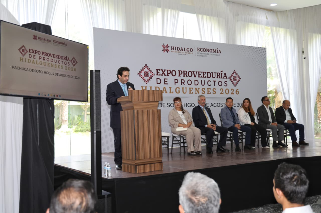 Representantes de la Sedeco y SHEIN muestran el convenio firmado durante la Expo Proveeduría de Productos Hidalguenses 2026.